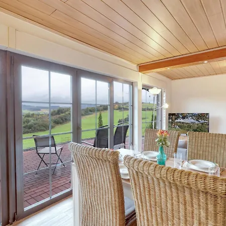 2 Bedroom Beautiful In Vakantiehuis